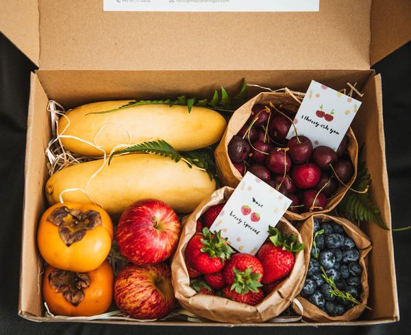A Gift Box of Seasonal Fresh Fruit